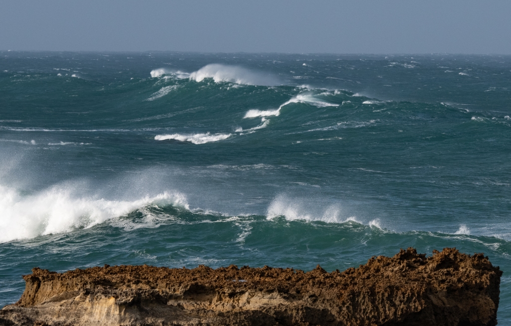 Large swell in strong winds Peterborough and Port Campbell