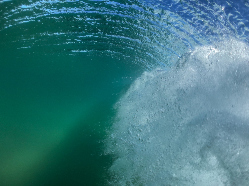 Underwater phot of breaking wave